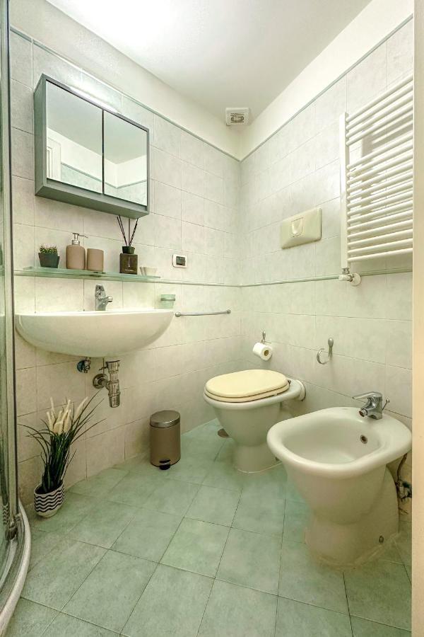 4 Giornate Apartment เนเปิลส์ ภายนอก รูปภาพ